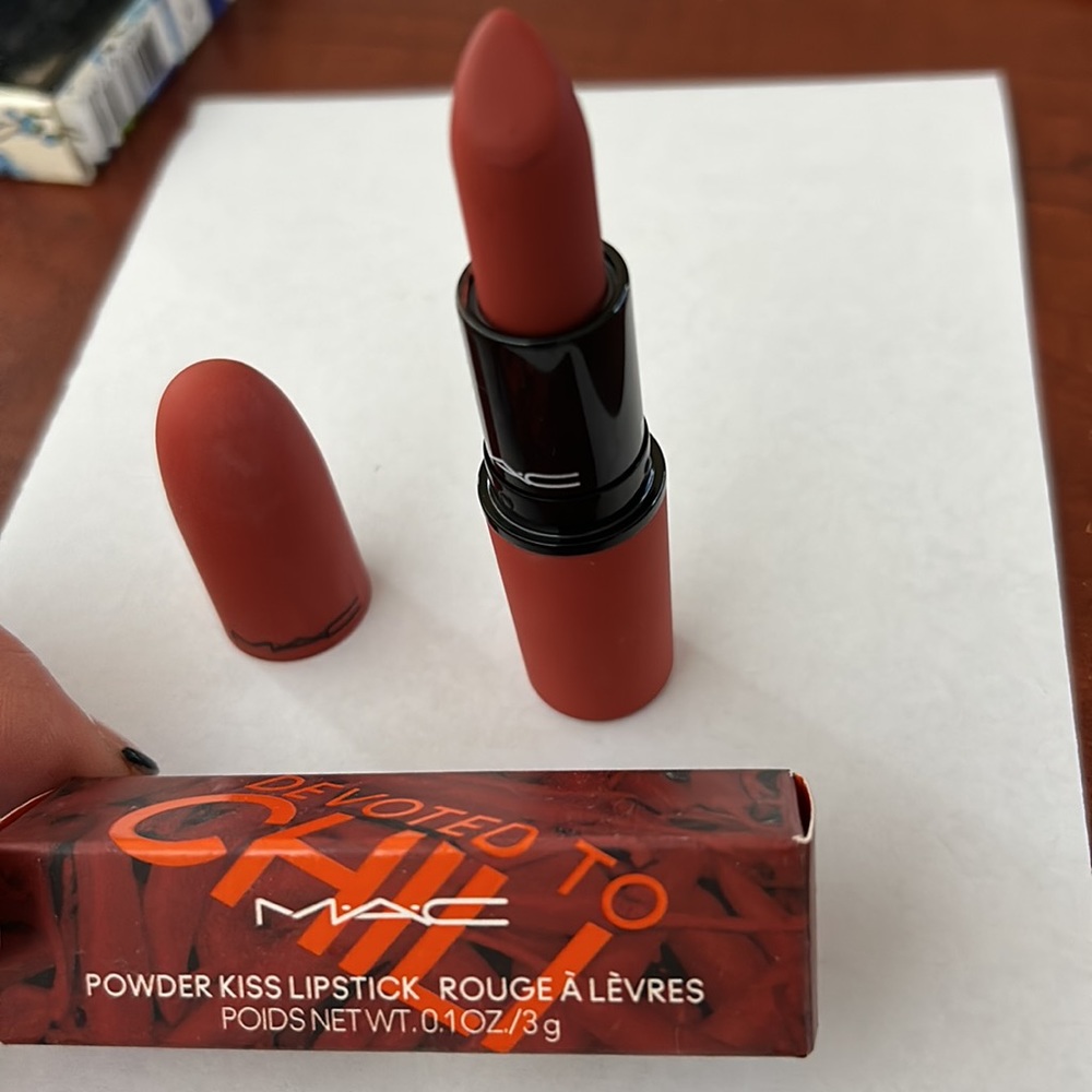 Mac discontinued 316 Devoted To Chili lipstick - Picture 2 of 2